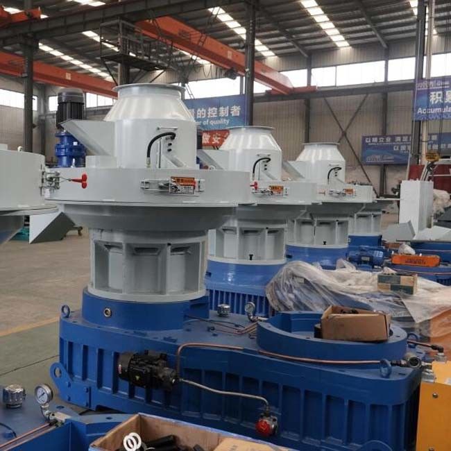2-4 tonnellate / h Capacità pellet Maker Macchina mangimi per animali con 3KW potenza condizionatore 0,75KW